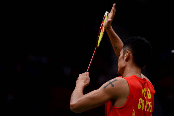 兒童簡筆畫：如何畫一個打羽毛球的小女孩