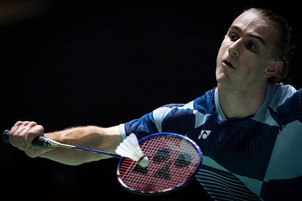 高清捕捉瞬間：羽毛球扣殺動作的完美定格