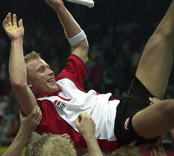 羽毛球雙打比賽的發(fā)球規(guī)則：哪些細(xì)節(jié)容易被忽略？