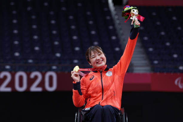 羽毛球場地面積與設(shè)施要求：專業(yè)比賽與業(yè)余場地的區(qū)別