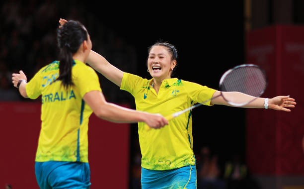 羽毛球單打與雙打場地尺寸對比：平面圖解析