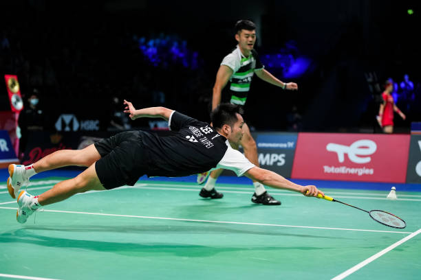 快速掌握！羽毛球拍簡(jiǎn)筆畫的構(gòu)圖與線條運(yùn)用