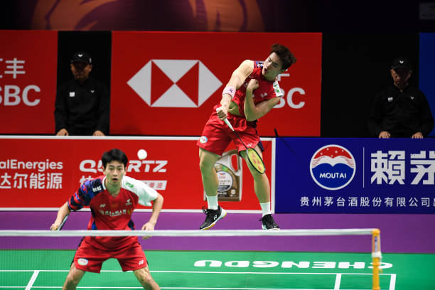 羽毛球比賽場地要求：長4米，寬1米是否準(zhǔn)確？