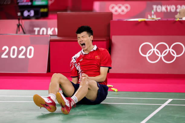 羽毛球館棚頂?shù)母粢襞c減震設(shè)計(jì)