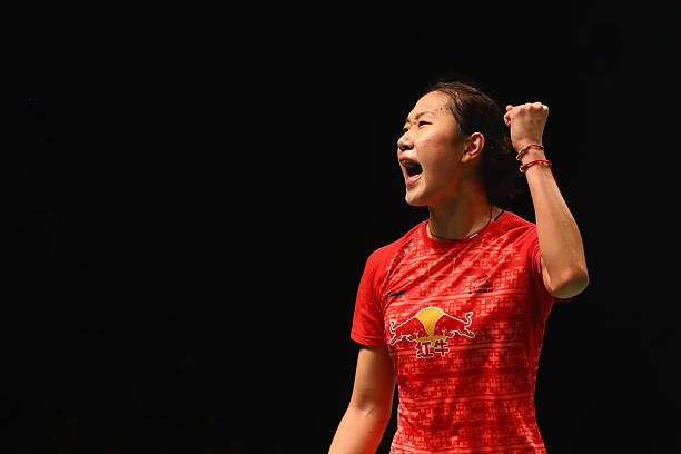 羽毛球停留時間與球速控制的科學(xué)原理