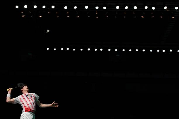 羽毛球扣球的力量來源：手腕與腰腹的運用