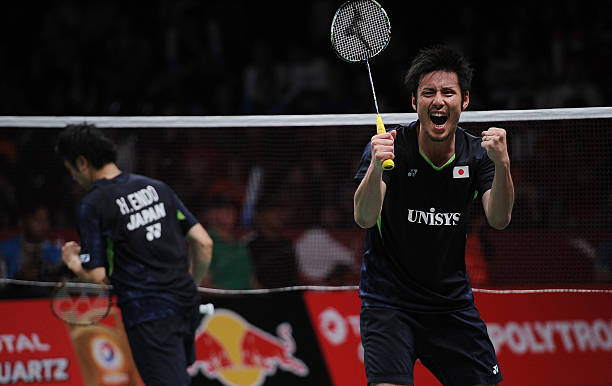 羽毛球?qū)崙?zhàn)入門：基本技術與比賽規(guī)則全攻略