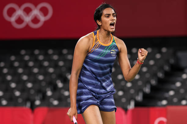 羽毛球發(fā)球常見(jiàn)錯(cuò)誤糾正 - 專業(yè)教練手把手教學(xué)