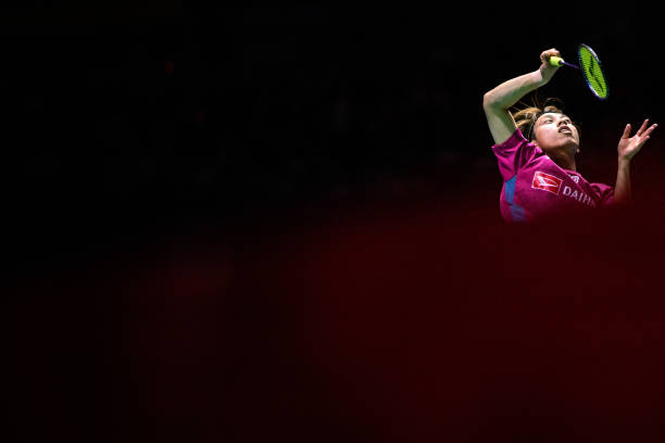 羽毛球單打發(fā)球規(guī)則圖解：左右區(qū)發(fā)球要點與常見錯誤