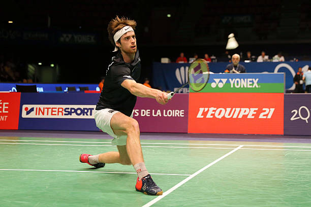 羽毛球基本功訓(xùn)練：小學生正手與反手擊球技巧