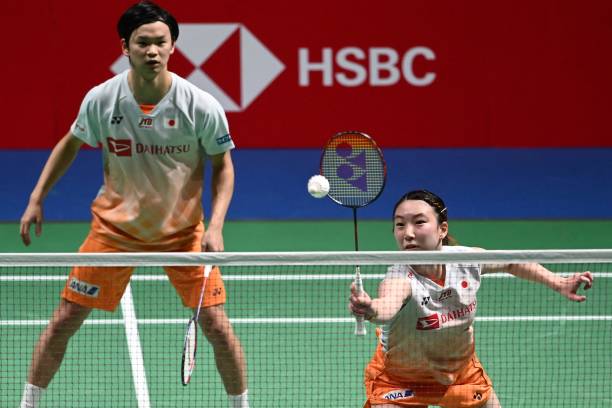 業(yè)余VS職業(yè)：對比安賽龍的反手高遠(yuǎn)球，差距在哪里？