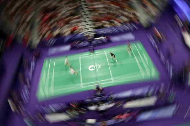 羽毛球雙打戰(zhàn)術(shù)實(shí)戰(zhàn)：如何通過封網(wǎng)與后場壓制對手