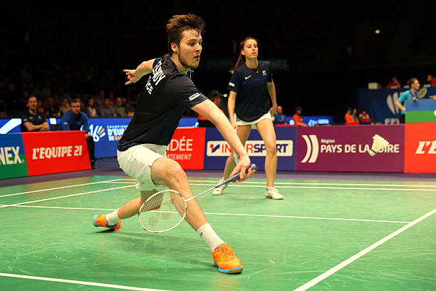 線(xiàn)下試打再網(wǎng)購(gòu)？教你聰明購(gòu)買(mǎi)羽毛球拍的技巧