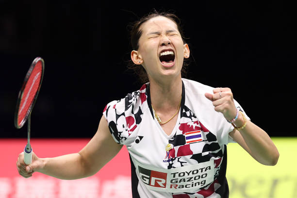 專(zhuān)業(yè)教練示范：兒童羽毛球正手發(fā)球5步速成法