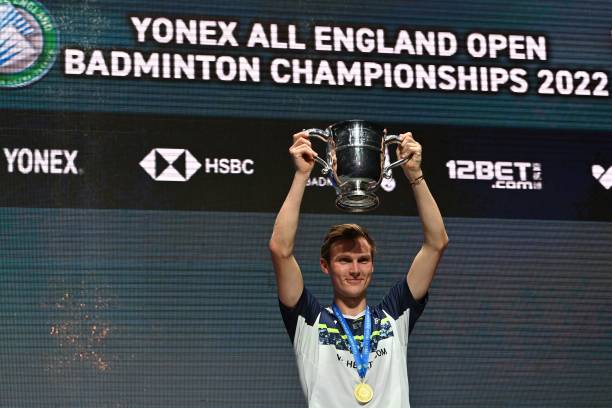 左單右雙法則：羽毛球單打和雙打的站位精髓