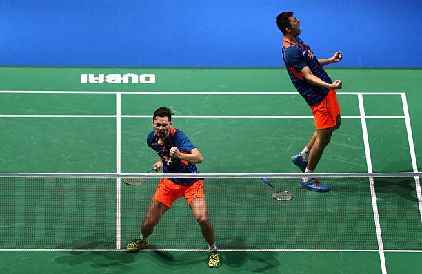 如何正確發(fā)球？羽毛球發(fā)球技巧與規(guī)則指南