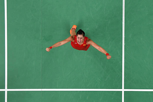 羽毛球拍材質(zhì)解析：碳纖維 vs 鋁合金，哪個(gè)品牌更優(yōu)？