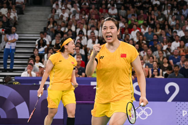 小學(xué)羽毛球教學(xué)：高遠(yuǎn)球與挑球動(dòng)作分解講解