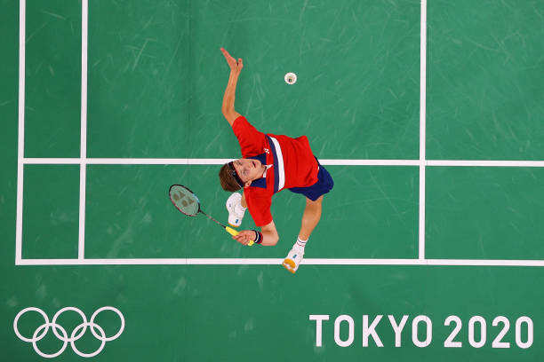 羽毛球進階技巧圖解:殺球、吊球與防守策略