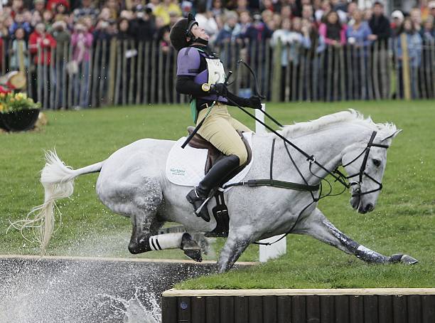 掌握高遠(yuǎn)球的四大要領(lǐng)：從準(zhǔn)備到收拍的完整動作解析