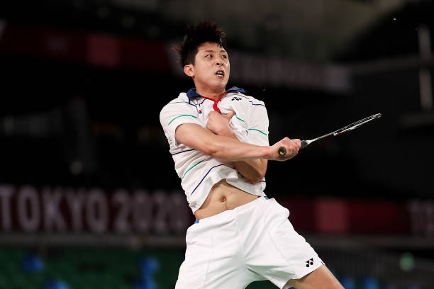 羽毛球雙打站位技巧：左右防守VS前后壓制，哪種適合你？