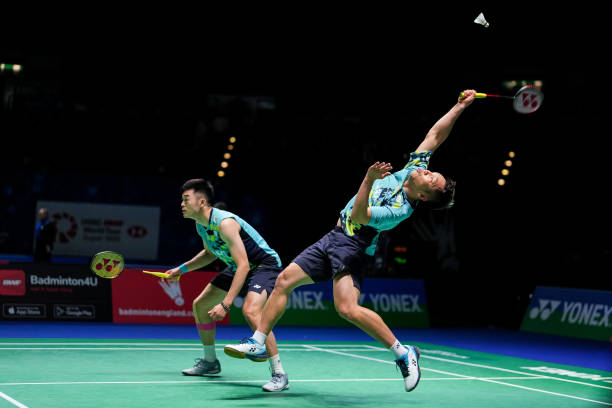 羽毛球拍3U和4U對比：哪種更適合進攻型打法？