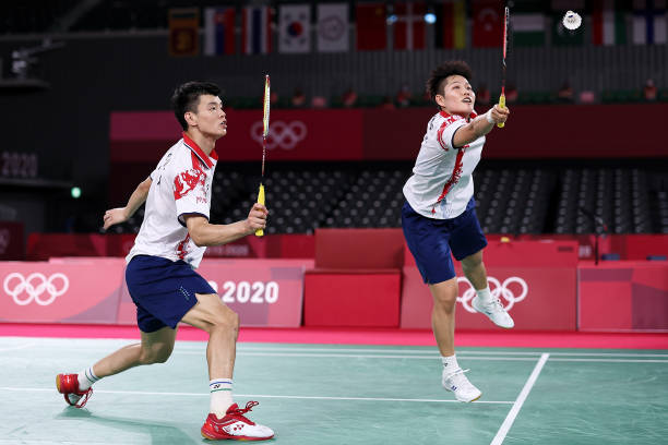 網(wǎng)高、地面材質(zhì)、場地大小——羽毛球與排球場地的三大差異