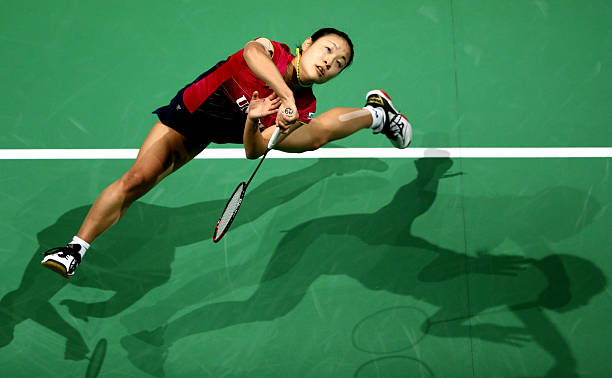 羽毛球單打與雙打場地布置的差異對比