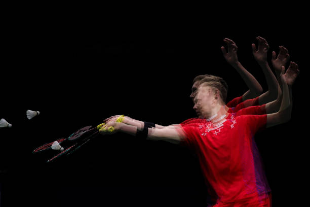 羽毛球雙打比賽視頻講解：如何破解對(duì)手的防守策略