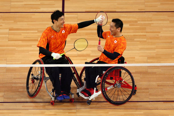 羽毛球比賽規(guī)則2021版：發(fā)球、換邊、計(jì)分全攻略