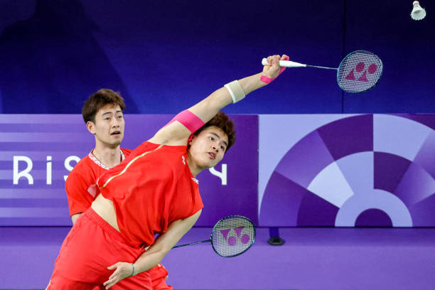 羽毛球發(fā)球技巧大全：正手、反手與假動作教學