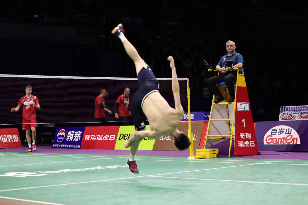 羽毛球拍5u多重？如何根據(jù)重量選擇合適的球拍？