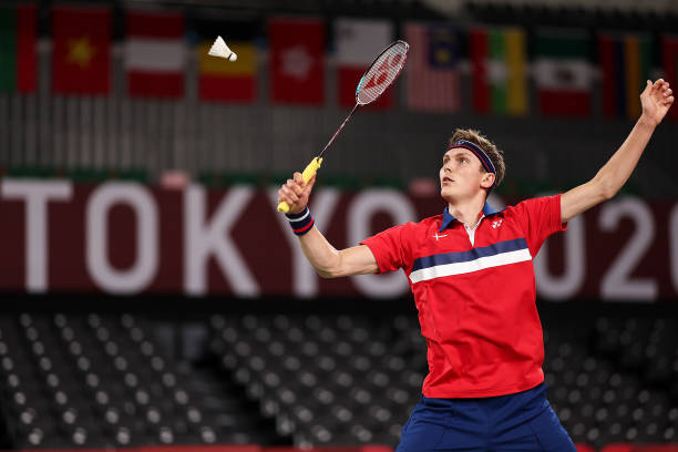 從零開始學(xué)發(fā)球：羽毛球標(biāo)準(zhǔn)動(dòng)作分步指南