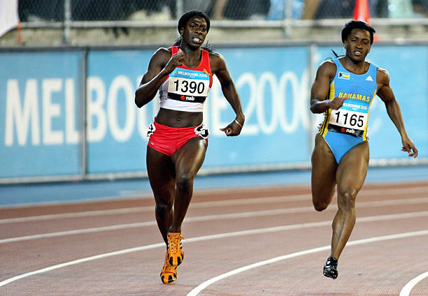 高遠(yuǎn)球握拍圖解：如何利用握拍變化增加擊球角度