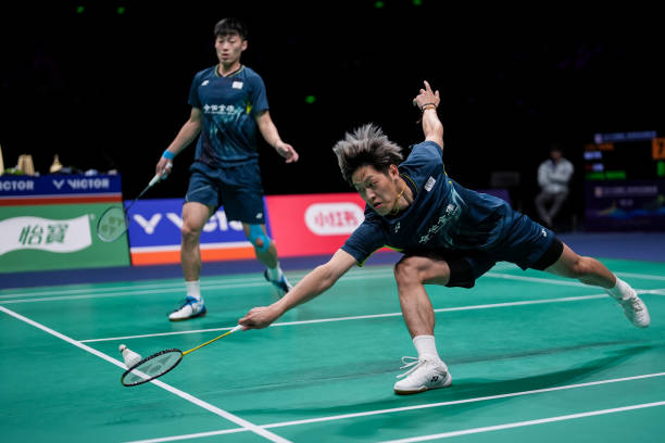 羽毛球基礎(chǔ)動作詳解 | 發(fā)球、揮拍、步伐全教學(xué)