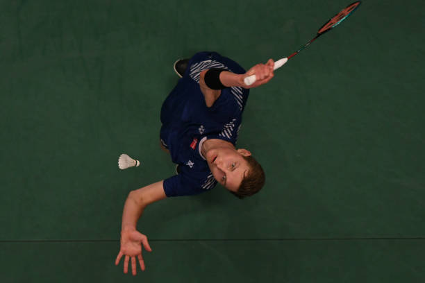 Yonex 100 ZZ羽毛球拍評測：速度與力量的完美結合