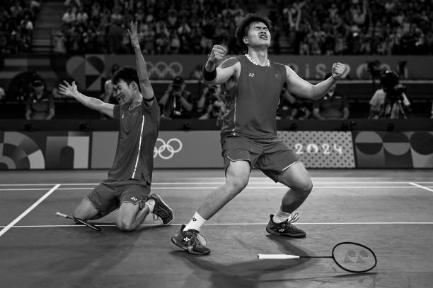 新手必看！尤尼克斯和李寧羽毛球拍對比測評