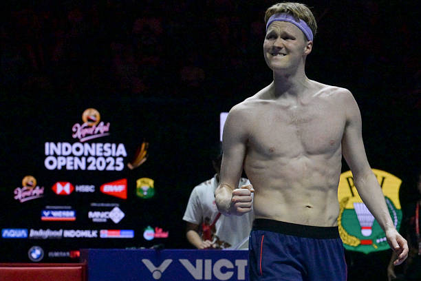 技巧與激情！中小學(xué)生羽毛球比賽高能對決視頻