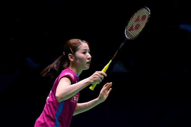 羽毛球磅數(shù)推薦表：職業(yè)選手與業(yè)余愛(ài)好者的對(duì)比