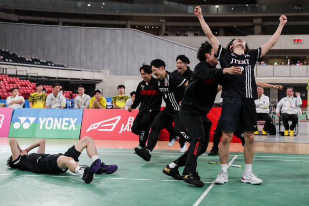 羽毛球初學(xué)者必學(xué)：發(fā)球基本動(dòng)作分解