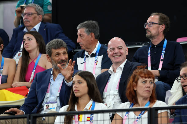 羽毛球單打發(fā)球和雙打發(fā)球，過線要求有何區(qū)別？