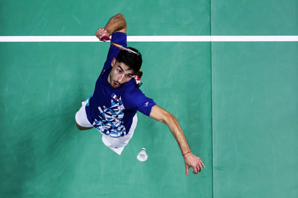 輕量VS重拍？初學(xué)者羽毛球拍的選擇技巧