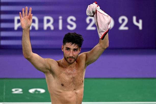 尤尼克斯羽毛球拍選購指南：重量、平衡點與拍柄粗細