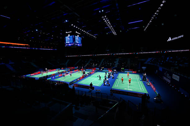 專業(yè)教練 vs 網(wǎng)紅博主：羽毛球視頻教學(xué)誰更靠譜？