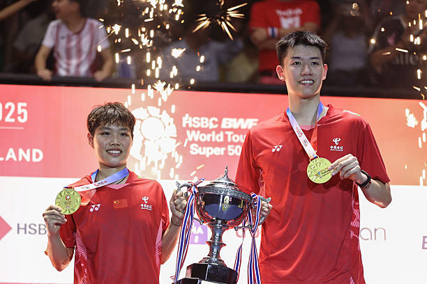 羽毛球心理戰(zhàn)術(shù)：如何在比賽中保持冷靜并壓制對(duì)手