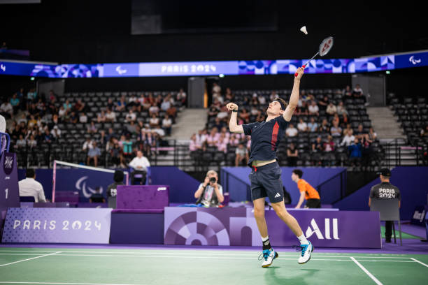 小學(xué)羽毛球場(chǎng)面積問(wèn)題解題步驟與答案