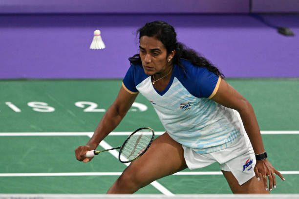 羽毛球扣殺技術(shù)精講：分解動(dòng)作配合與連貫性訓(xùn)練