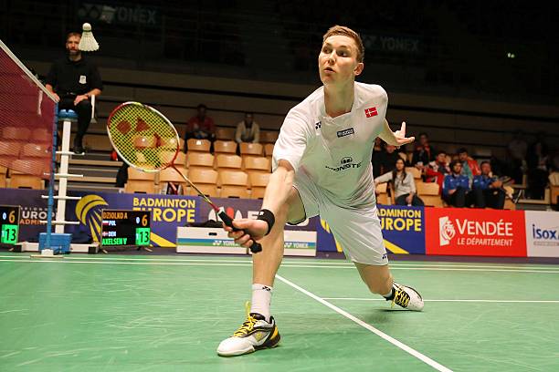 羽毛球發(fā)球進(jìn)階技巧：圖解如何提升發(fā)球速度和精準(zhǔn)度