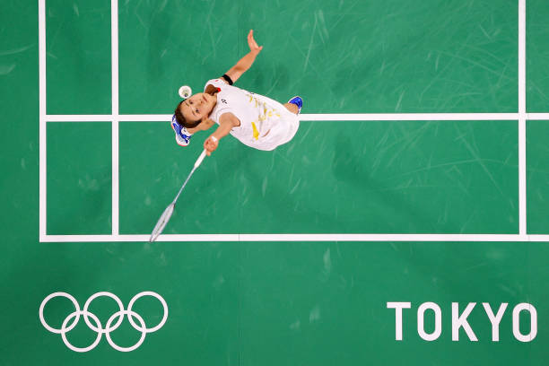 羽毛球拍磅數(shù)對比：低磅vs高磅，哪種更適合你的打法？