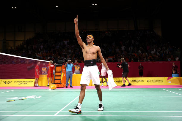 李寧單拍羽毛球拍的優(yōu)勢：碳纖維科技與精準控球